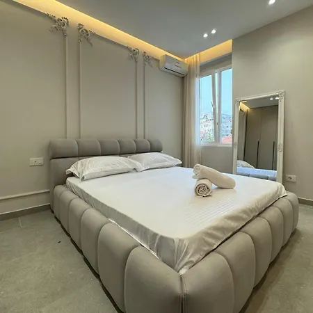 New Bazaar דירה טיראנה