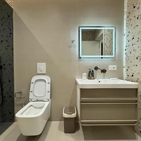 New Bazaar דירה טיראנה